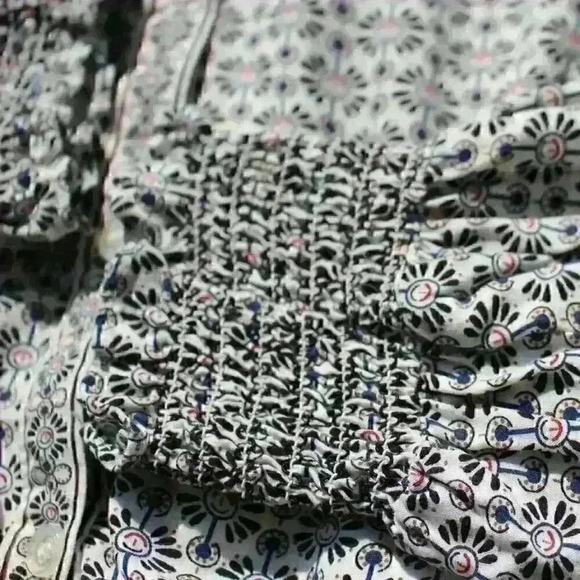 MAX STUDIO 70s Style Retro Smocked Cuff Button Up Lightweight Rayon Blouse Small - Picture 3 of 9